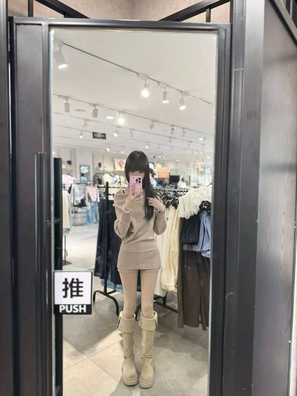 J083