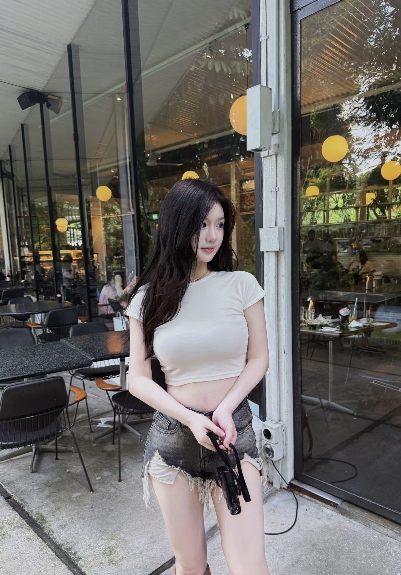J854