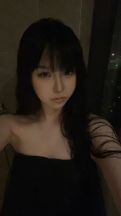 B438