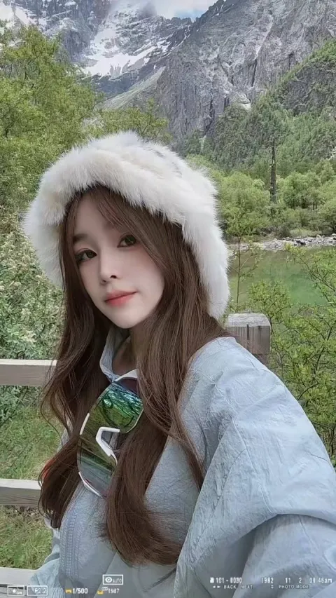 B596