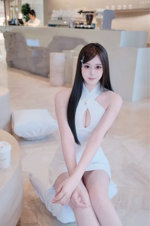 B879
