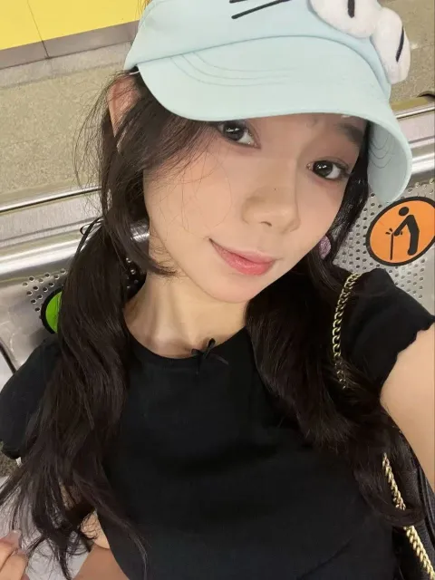 B889