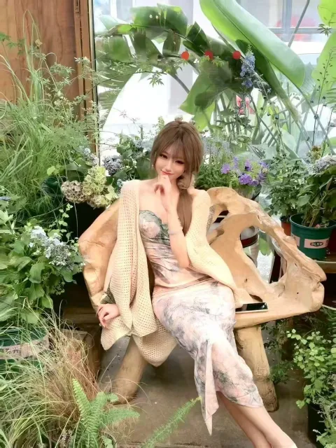 C898