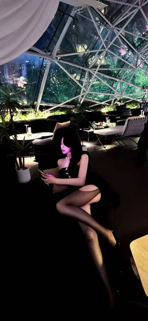 C898