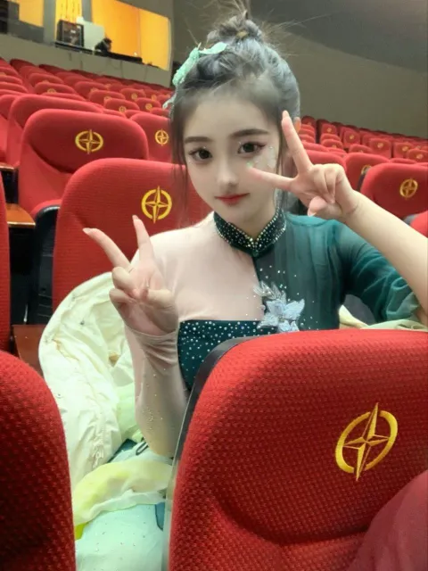 D317