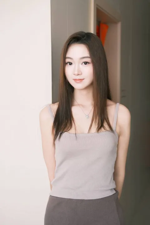 D837