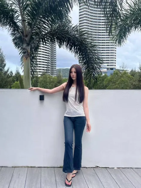 D879