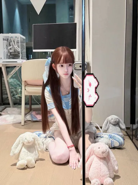 D894