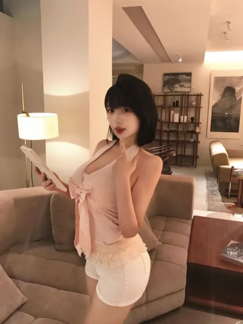 D937