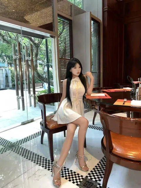 E318
