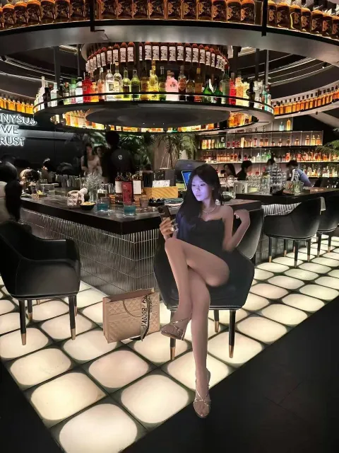 E318