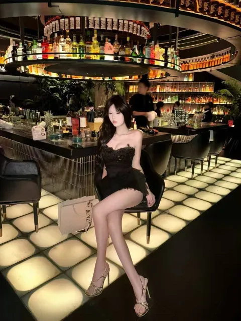 E318