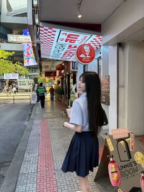 E323