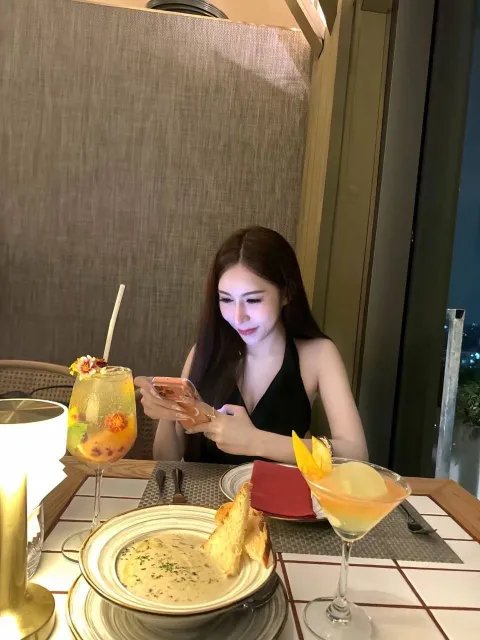 E423
