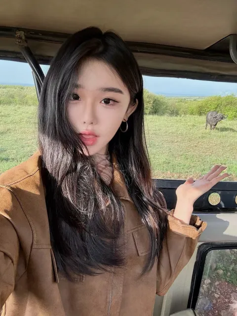 E438