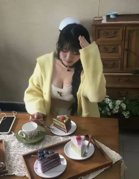 E439