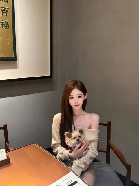 E562