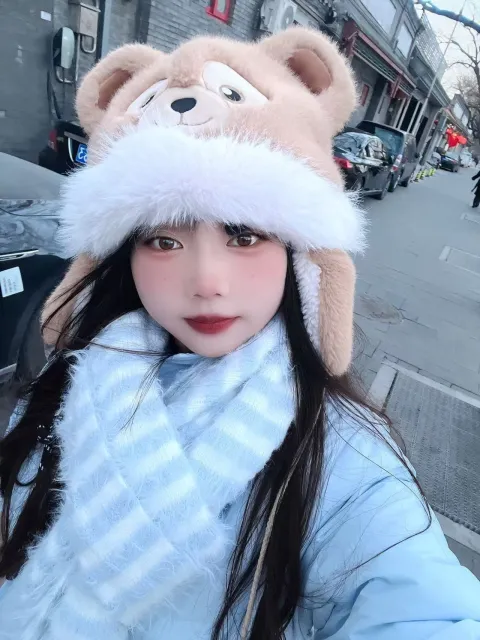 E565