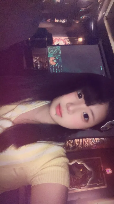 E857