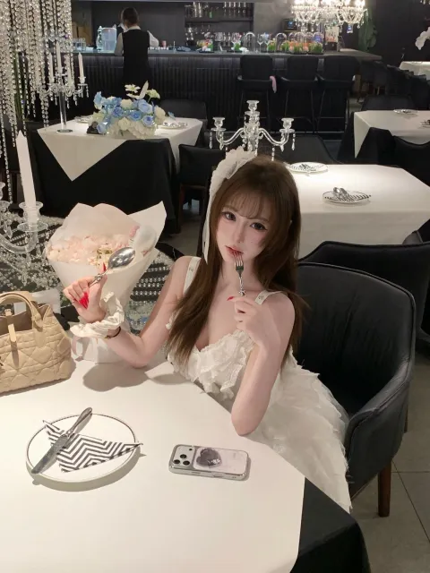 E876