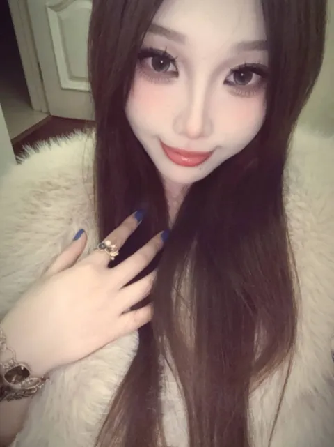 E877