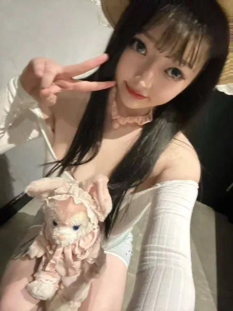 E883