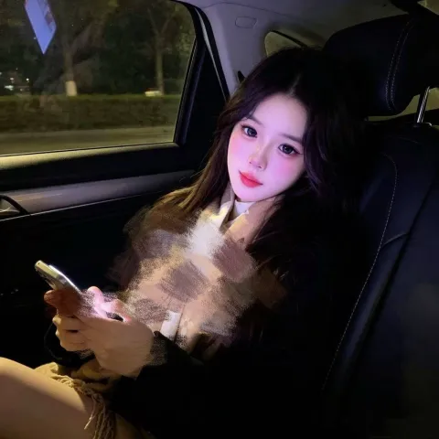 E889