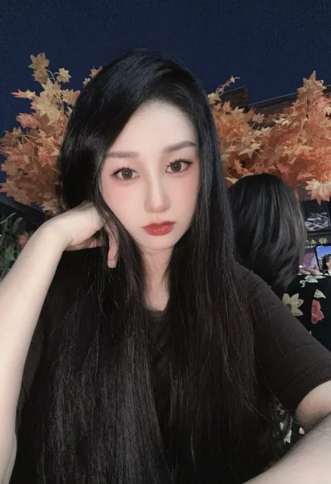 E979