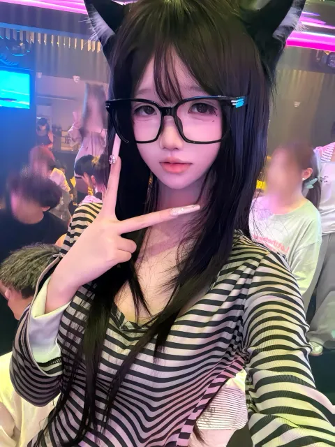 F037