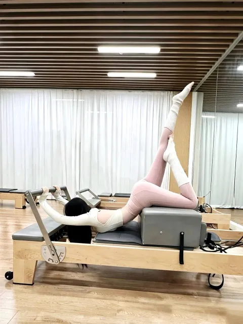 F273