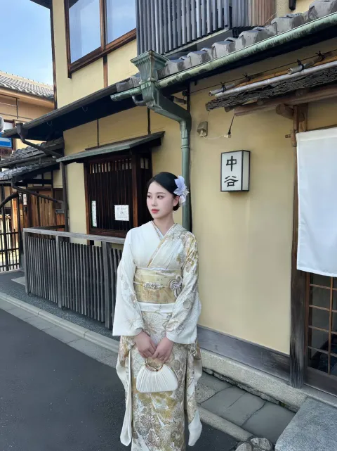 F693
