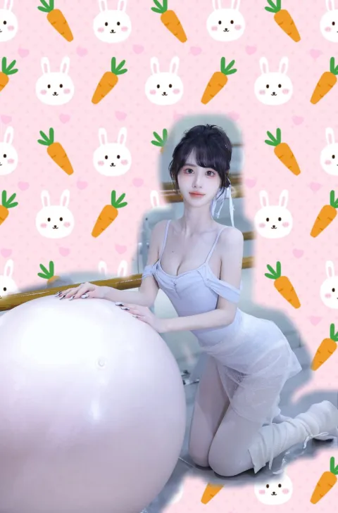 F923