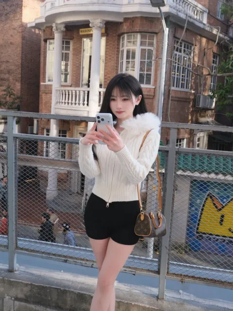F957