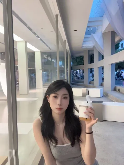H823