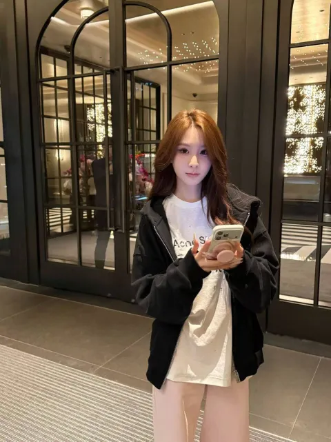 H897