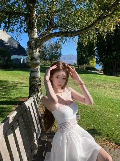H899
