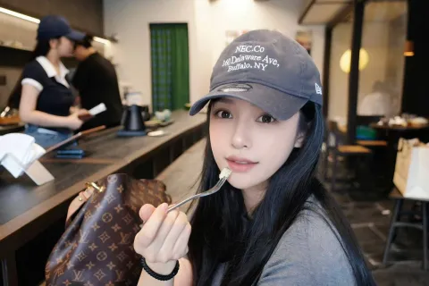 H943