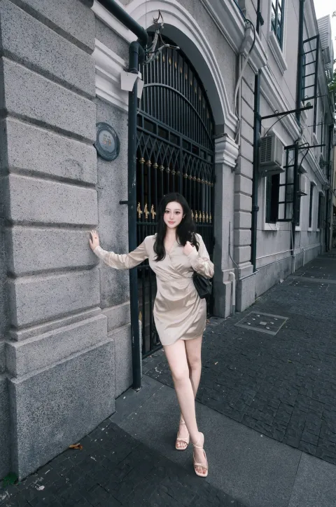 I933