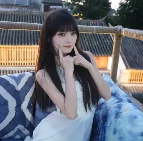 J562