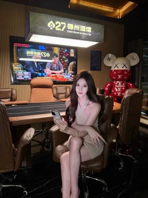 J569