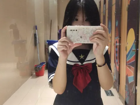 J777
