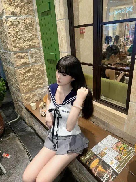 J813