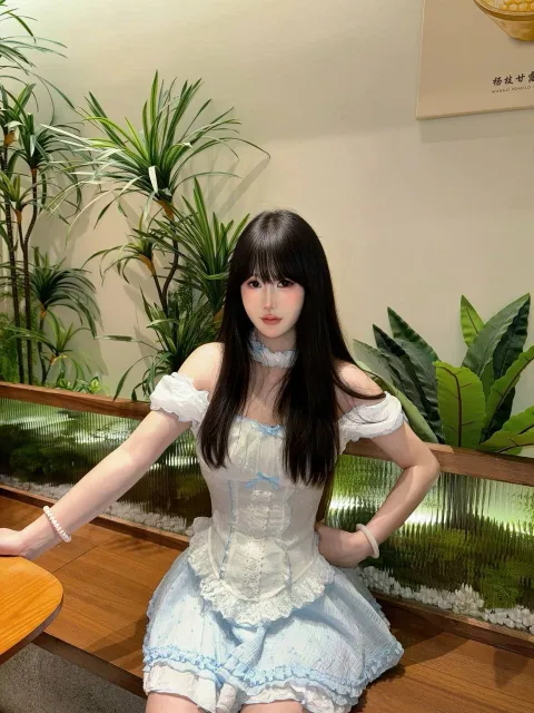 J813