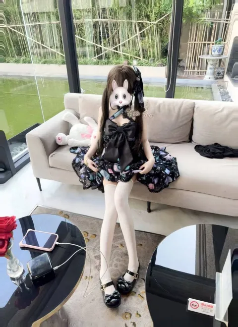 J818