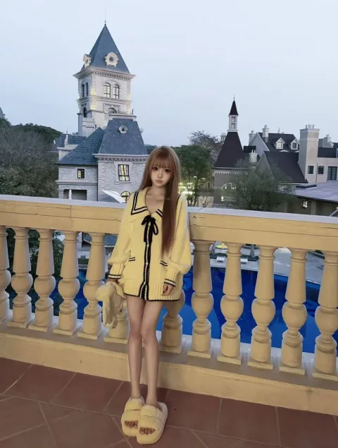 J819