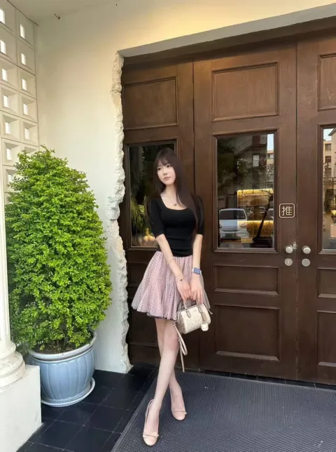J823