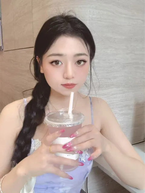 J827