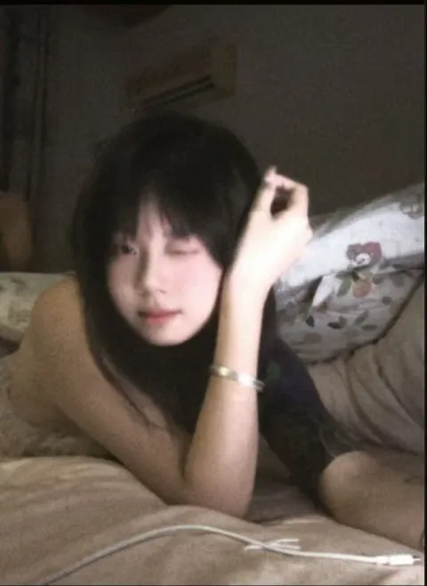 J834
